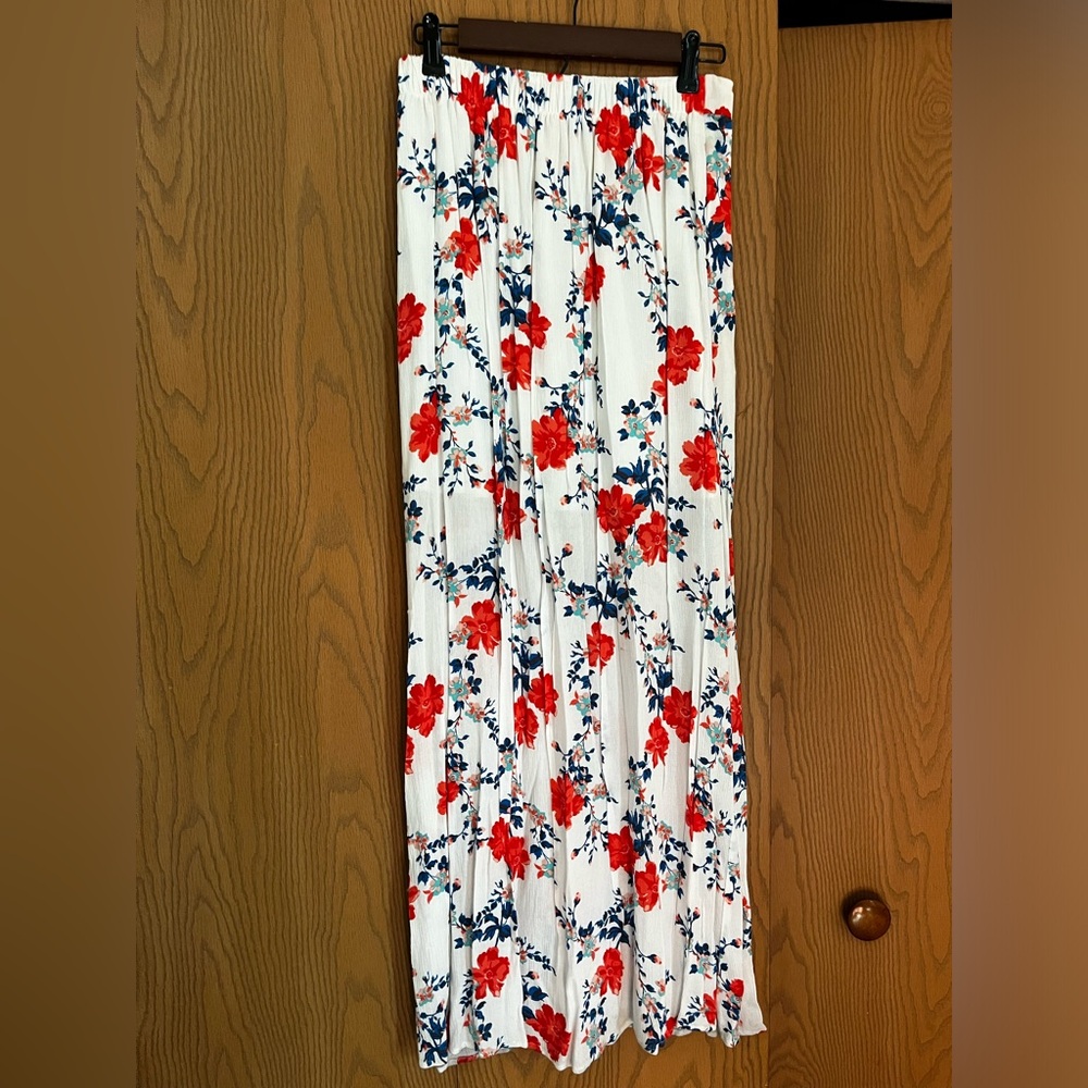 Chelsea & Violet skirt. Size small. Like new condtion.